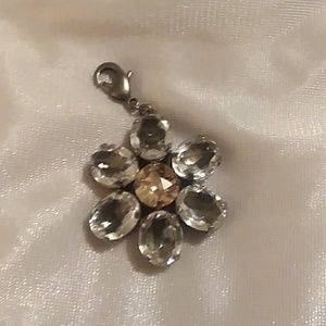 Sabika Natural Daisy Pendant